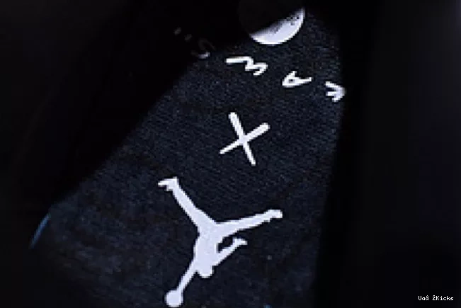 retro 4 Vibrant kaws 2906 930155- black Air Nike Jordan 540 0619